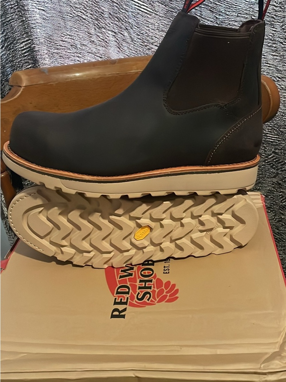 Red Wing Shoes Black Leather Chukka Boot with Cream Sole